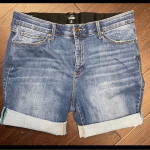 LULAROE DENIM SHORTS- SZ 38 (18/19 women’s)